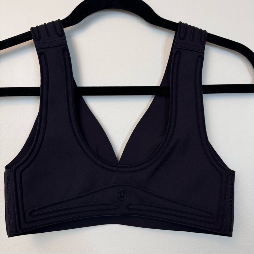 lululemon black get in line bra size 4 - Picture 5 of 7